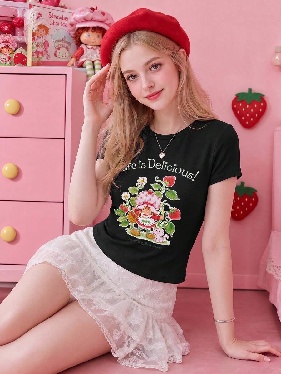SHEIN X Strawberry Shortcake 女款短袖T恤,IP印花,百搭風格,Y2K與復古黑色休閒夏季款 - 黑色 - 查看 1