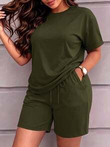Setelan Piyama Elegan untuk Wanita: Kaos Lengan Pendek Warna Polos Gaya Vintage Kerah Bulat dan Celana Pendek Pinggang Elastis dengan Tali Serut, Cocok untuk Musim Semi/Panas/Gugur - Hijau Tentara - View 1