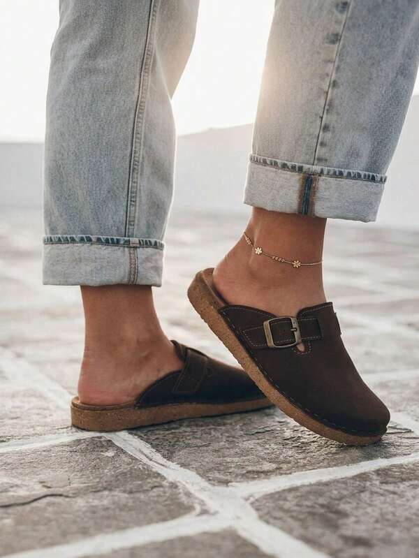 Inblu ED000024 Women's Platform Clogs With Buckle, Comfortable And Stylish, Perfect For Everyday Brown