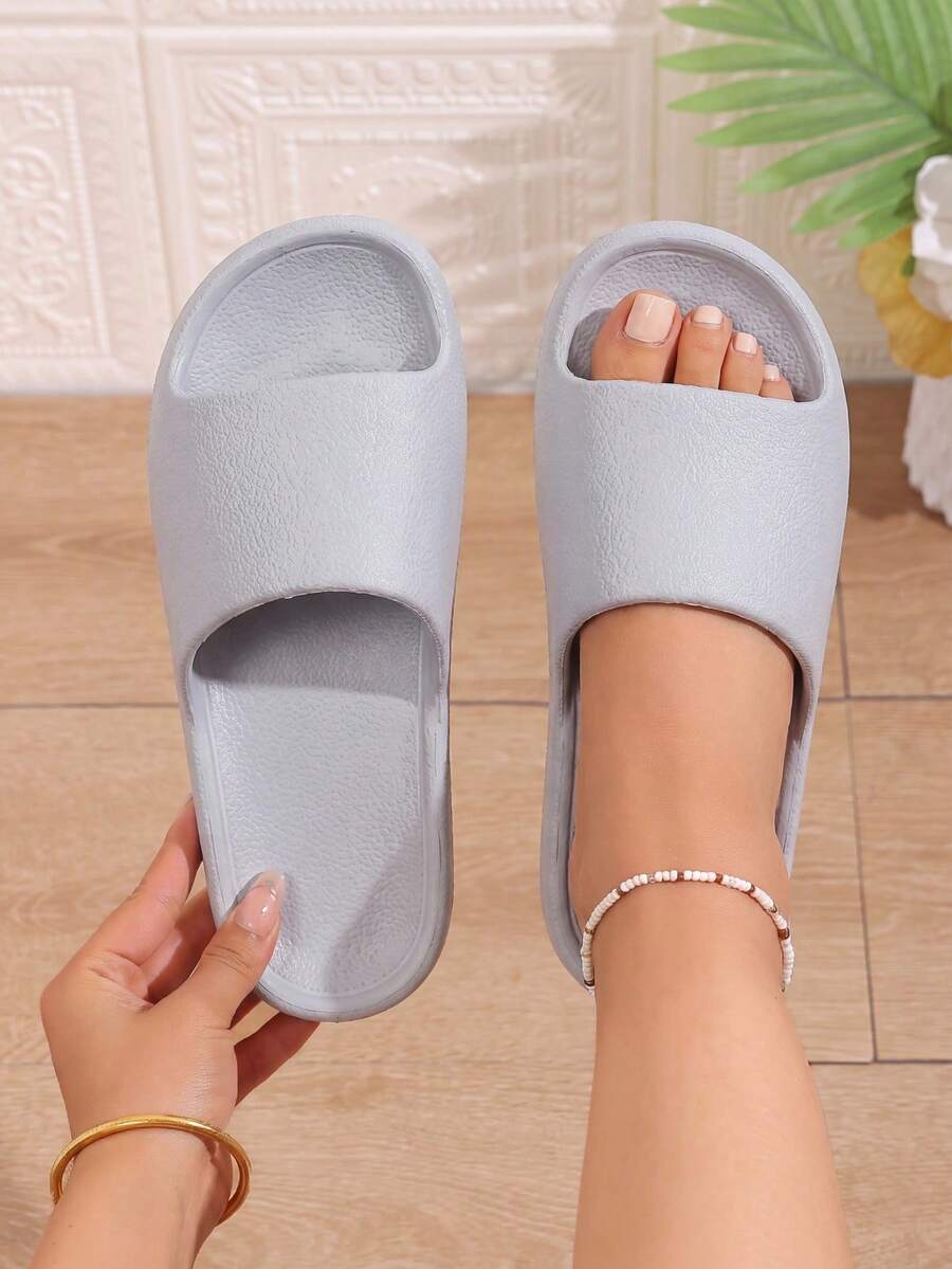 Pantuflas minimalistas de unicolor con diseño texturizado de EVA, ligeras, suaves y cómodas, versátiles para interiores/exteriores, antideslizantes, resistentes al desgaste, transpirables y elásticas, adecuadas para verano, playa, piscina, viajes y uso casual diario - Gris - Ver 1