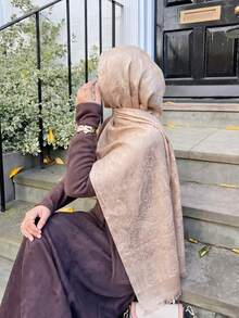 1件女款波希米亞風時尚佩斯利印花圍巾頭巾，春夏街頭休閒防曬披肩，適合日常穿著，適合夏季海灘 - 裸米色 - 查看 4