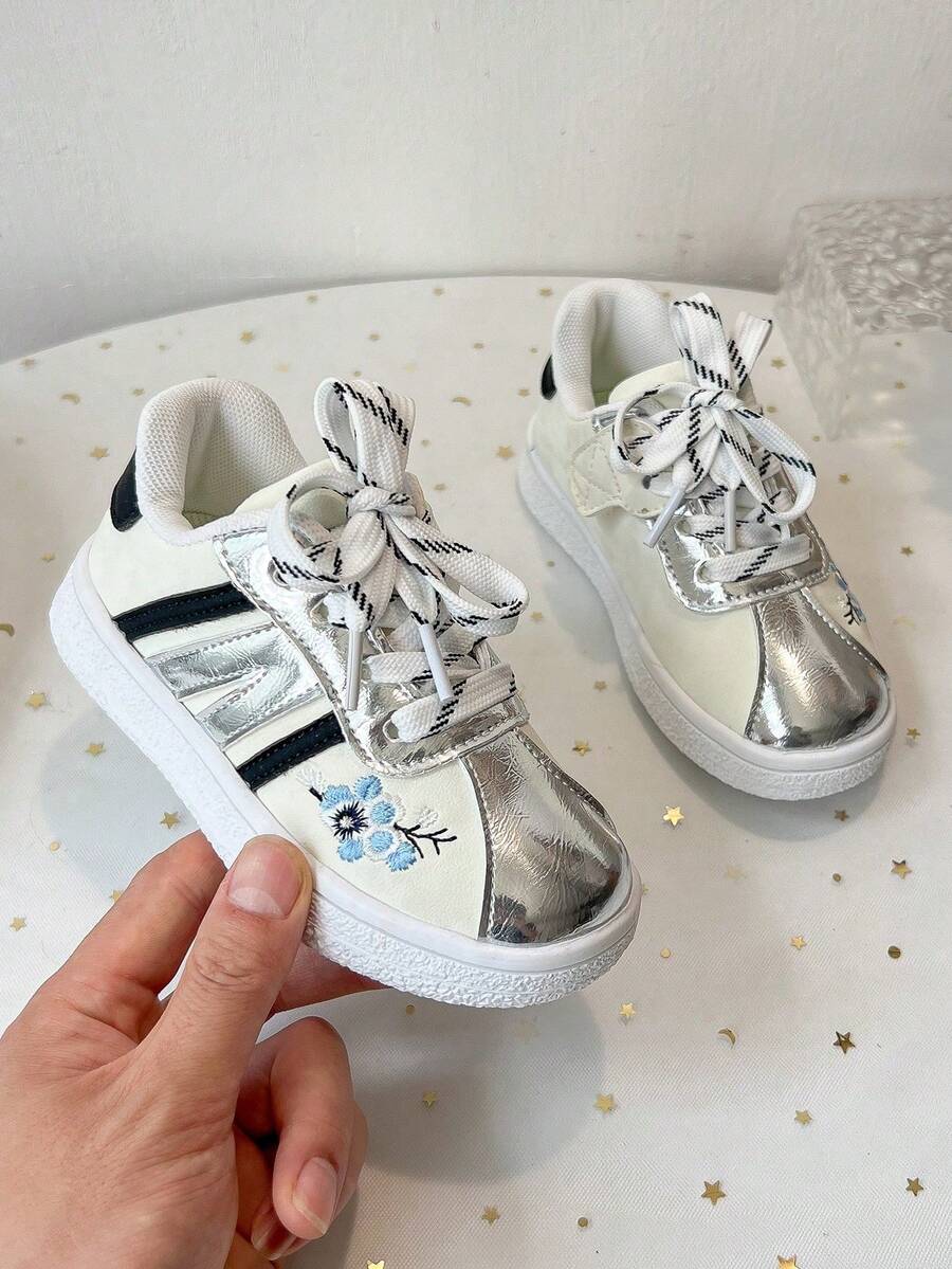 2026 Spring/Autumn New Children's Fashion Floral Embroidery Shoes - Silver - View 1