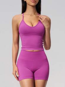 NcmRyu Conjunto deportivo de mujer de un solo color con espalda en Y, hebilla de metal ajustable, tirantes finos, shorts de cintura alta acanalados - Rojo violeta - Ver 6