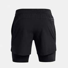 Under Armour Pantalones cortos de running dos en uno para hombre, con forro ligero antiabrasión, abertura, transpirables y con cordón ajustable en la cintura. - Negro - Ver 4