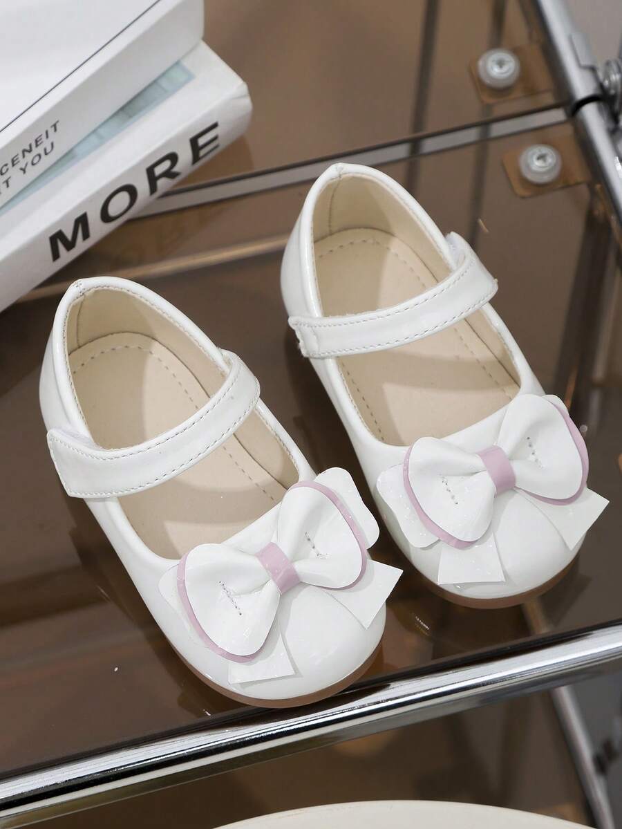Girls Baby Pink Trim Double Layer Bow White Glossy Mary Jane Flat Shoes With Hook And Loop Strap, Suitable For Party Wear - White - View 1