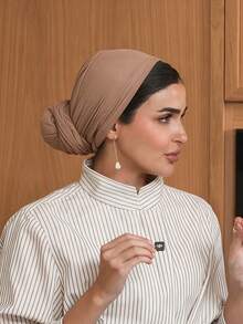 1 buah Hijab Wanita Klasik Instan Warna Polos, Berbagai Gaya Pemakaian, Dapat Diatur, Serbaguna, Praktis, Elastis, Kain Modal, Nyaman, Lembut, Ramah Kulit, Cocok untuk Pemakaian Sehari-hari, Olahraga, Yoga - Khaki - View 3