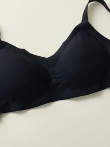 QUASTI 1-Piece Women's Plus Size Bra Without Wire Cups. Full-Cup Design That Cups And Lifts The Breasts. Wide Straps For Comfortable Wear. - Black - View 6