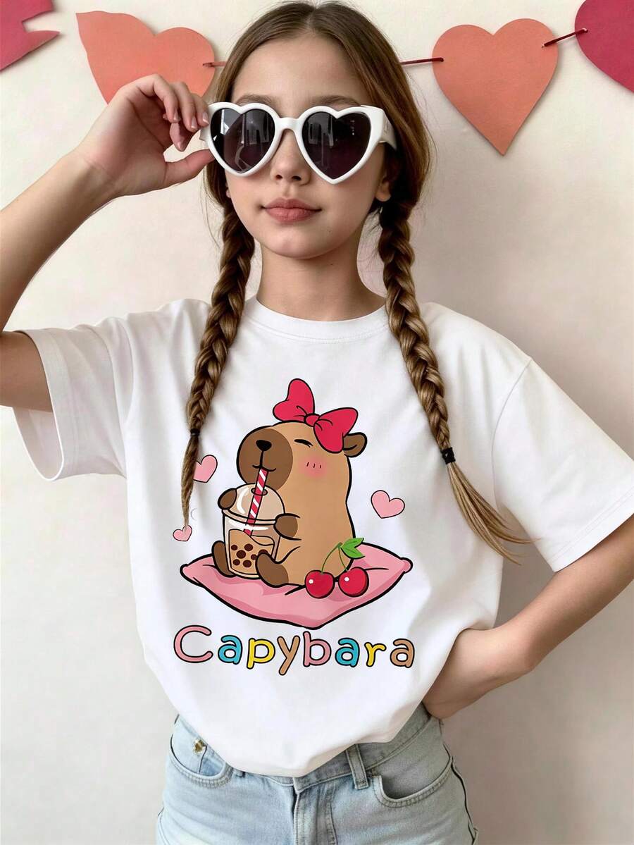 這款杏色休閒圓領T恤專為女孩設計,飾有創意水豚桃子圖案,是每位小女孩衣櫥的完美之選 - 白色 - 查看 1