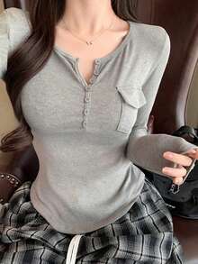 女款灰色長袖V領修身休閒T恤，可單穿或作為內搭層 - 灰色 - 查看 2