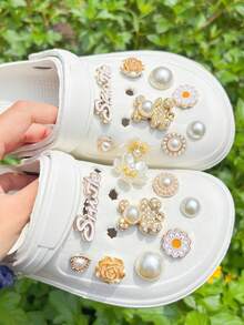18pcs Gold Bear Charms, Gold Letter Charms, Shoe Flowers, Shoe Buckles, Shoe Accessories Pink Cute Series Suitable For Clogs, Beach Shoes, Garden Shoes, DIY Accessories - Gold - View 4