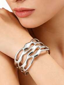 VceTd 1pc Women's Elegant Style Stainless Steel Bracelet With Wave Design And Open Cuff, Versatile For Various Outfits, Suitable For Daily Wear Or Vacation, Perfect As A Holiday Gift For Friends - Yellow Gold - View 3