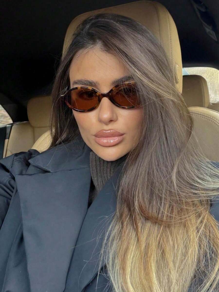 男女皆宜的豹纹椭圆形时尚眼镜。这是一款经典时尚单品,适合度假、购物、音乐节、街头摄影、夏季海滩度假、户外活动和旅行。它也百搭各种服饰,适合上学季佩戴。 - 彩色 - 查看 1