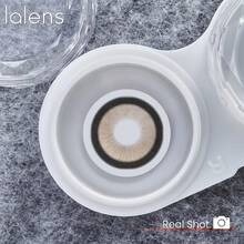 Lalens 棕色年戴隱形眼鏡 直徑 14.80MM 基弧 8.6MM 漸層自然色 顯大眼亮眼效果 日系流行風格 IG 妝容眼鏡 Y2K 復古美學 適合派對約會季節穿搭 - Chrome Brown - 查看 6