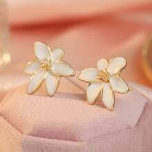 Vintage Elegant White Flower Design Earrings, Delicate Small Flower Earrings, Fashion Accessory For Women's Daily Wear And Vacation - Gold - View 2