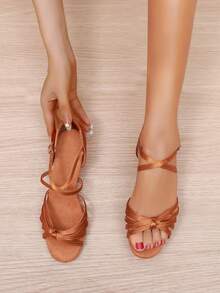 Sandal Dansa Latin Wanita Hak Persegi Bahan Satin dengan Ujung Terbuka, Sol Anti Selip, Sol Dalam dan Lapisan Penyerap Keringat, Ukuran Lebih Kecil, Sepatu Latihan Dansa - Unta - View 3