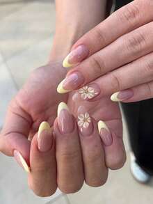 24片長杏仁形黃色花朵法式壓花美甲貼片，3D凝膠花飾搭配3D小鋼珠，壓克力材質，含1片果凍膠與1片美甲锉 - 黃色 - 查看 2