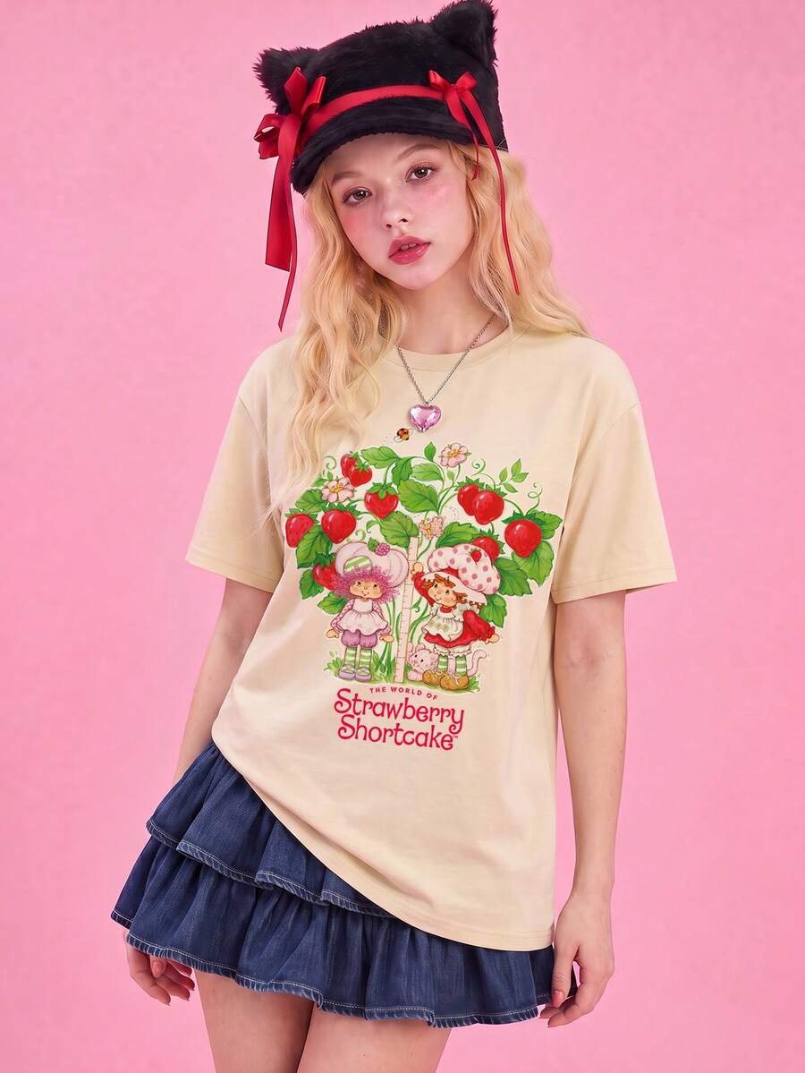 SHEIN X Strawberry Shortcake 女款夏季T恤,可愛莓果樹印花寬鬆休閒風,適合日常甜美少女風造型 - 杏色 - 查看 1