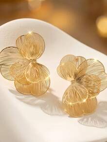 1對優雅波希米亞風扇形鏤空3D花瓣花卉耳釘，極簡設計風格，展現高雅與精緻，適合女性派對、宴會、度假、約會的百搭飾品，節日珍貴珠寶禮物 - 金色 - 查看 3