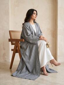 Hafizah 女款長款灰色編織布料 ABAYA 長袍，手腕長袖，飾有月亮刺繡細節 - 灰色 - 查看 2