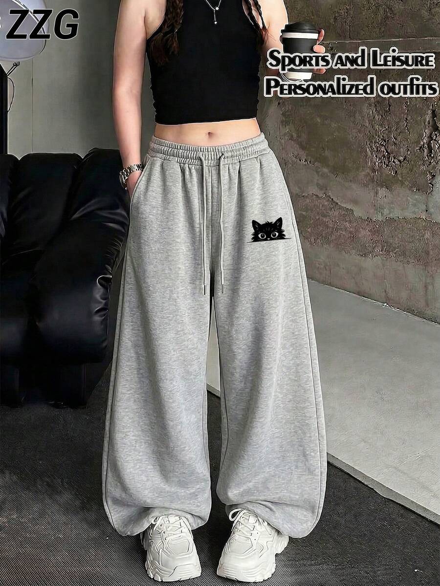ZZG 春夏女款趣味「Casual Cat」印花街頭風淺灰色前口袋簡約日常寬鬆抽繩長褲,可機洗 - 灰色 - 查看 1