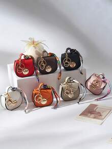 CHARM INFINITE Bolso colgante multifuncional con llavero de cierre giratorio mini en forma de silla de montar, textura de lichi en 7 colores, decoración de cinta de seda estampada, para guardar auriculares, lápiz labial y monedas - Multicolor - Ver 2