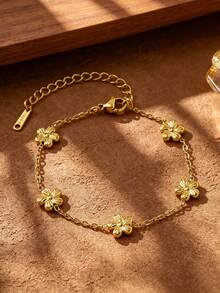 Vintage 5-Flower Gold Bracelet, 3D Embossed Floral Design, Gentle And Healing, Delicate Chain For Slender Wrist, Adjustable Extension Chain For Various Wrist Sizes, Niche French Gentle Style, Suitable For Commuting, Dating, Vacation, Minimalist And Versatile, Perfect For Self-Wear Or Gifting, Exquisite Luxury Floral Wrist Accessory Inspired By European And American Influencers - Five-petal Flower Bracelet - View 1