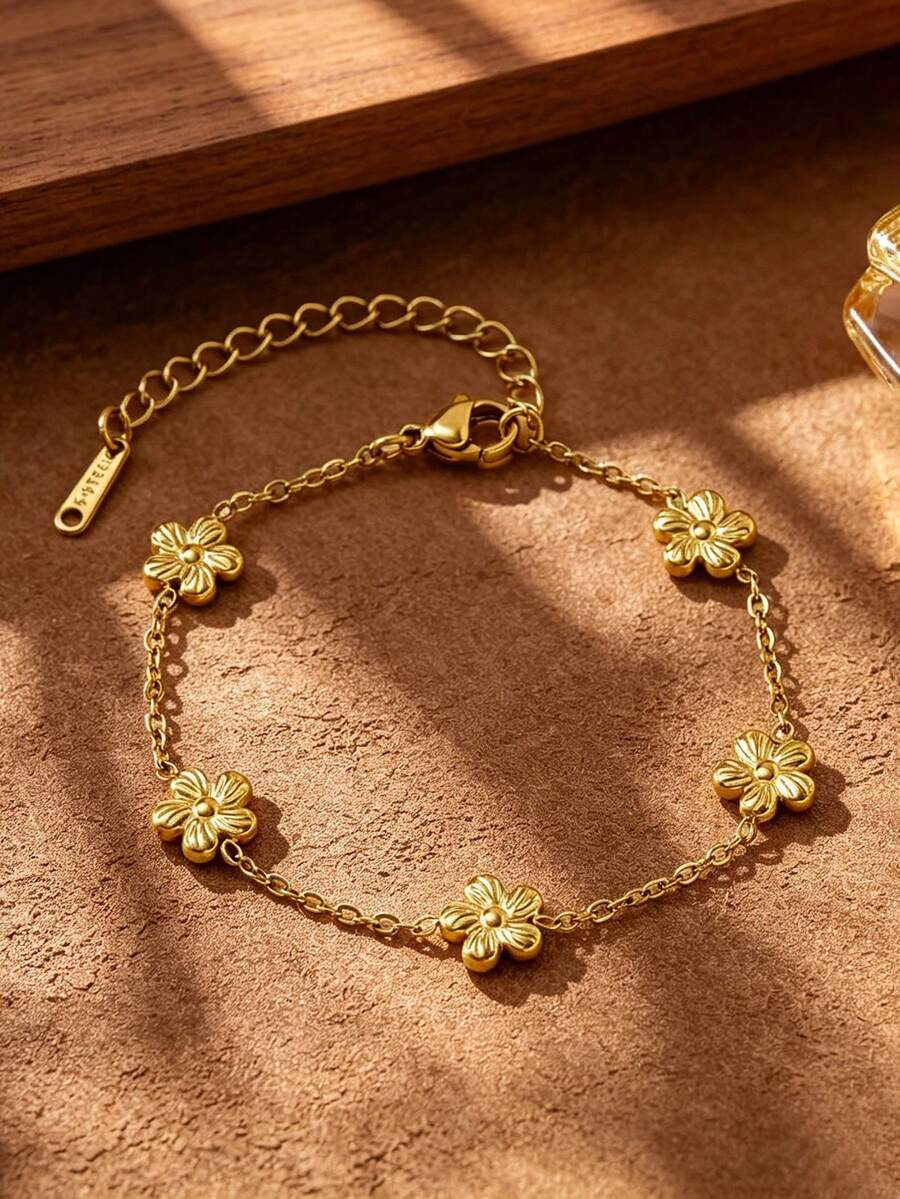 Vintage 5-Flower Gold Bracelet, 3D Embossed Floral Design, Gentle And Healing, Delicate Chain For Slender Wrist, Adjustable Extension Chain For Various Wrist Sizes, Niche French Gentle Style, Suitable For Commuting, Dating, Vacation, Minimalist And Versatile, Perfect For Self-Wear Or Gifting, Exquisite Luxury Floral Wrist Accessory Inspired By European And American Influencers - Five-petal Flower Bracelet - View 1