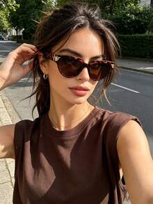 1件 三角形貓眼鉚釘時尚眼鏡 新款歐美跨境復古街頭風女款眼鏡 - 豹紋茶片 - 查看 1