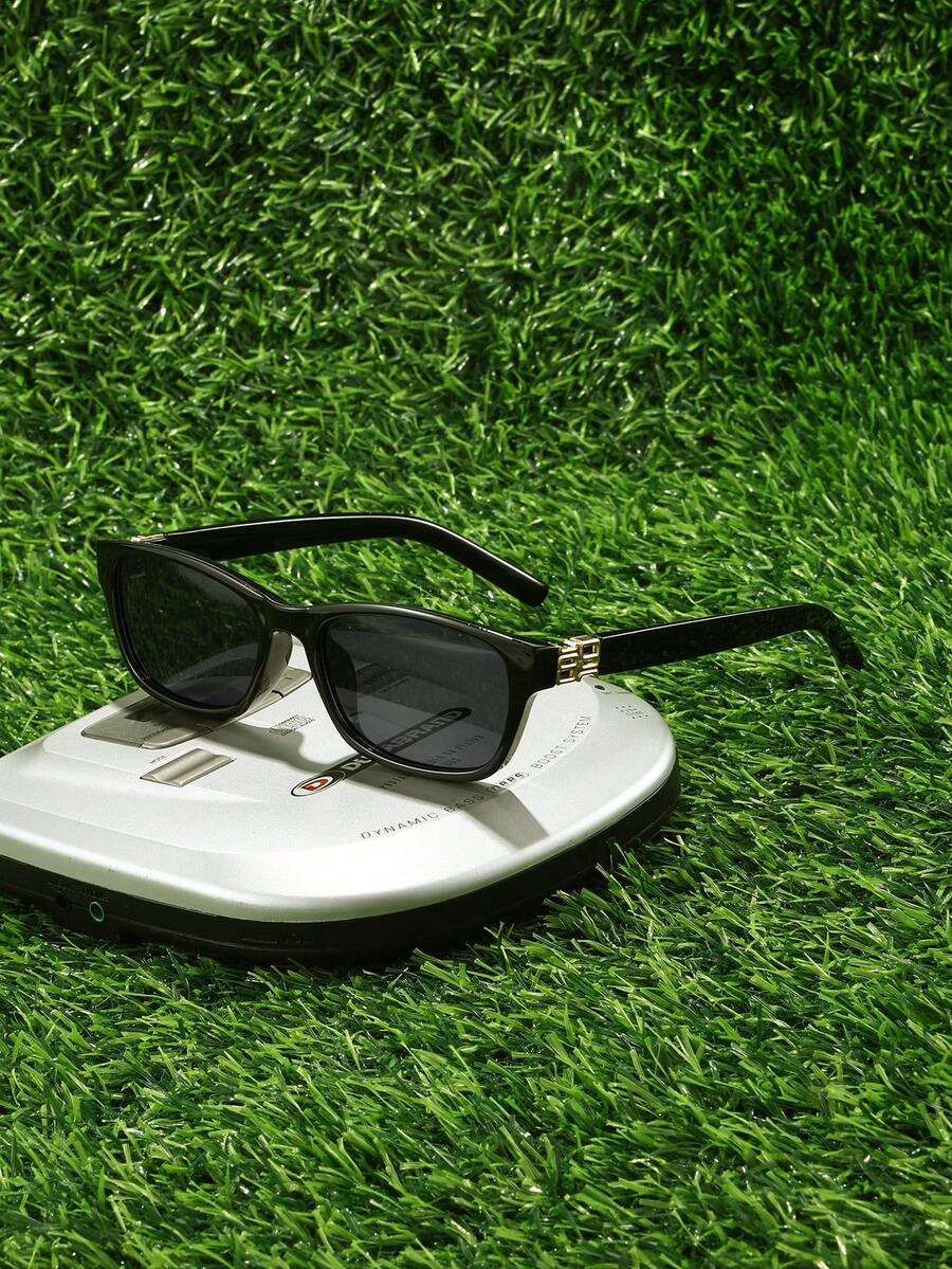 Shadewire Kacamata Hitam Retro Bingkai Persegi Kecil, Kacamata Pelindung UV untuk Pantai dan Mengemudi, Aksesori Retro Vintage untuk Kembali ke Sekolah - Hitam - View 1
