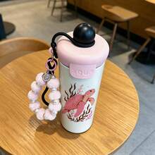 1個 600ML 不鏽鋼保溫隨行杯，附時尚印花、粉珍珠掛繩、矽膠吸管，適用於咖啡、茶、牛奶、果汁、冷熱飲，適合戶外露營、辦公室、學校、居家使用，送給女朋友、家人、朋友的禮物 - 彩色 - 查看 7