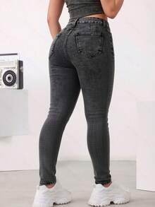 Jeans ajustados básicos de mezclilla basico, elásticos, con efecto levantador de glúteos - gris-negro - Ver 4