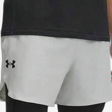 Under Armour 二合一競速跑步系列輕量化防磨內襯開衩透氣抽繩腰男士短褲 - 淺灰色 - 查看 3