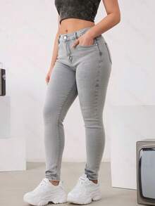 Jeans ajustados básicos de mezclilla basico, elásticos, con efecto levantador de glúteos - Gris Claro - Ver 2