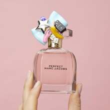 Marc Jacobs 完美女士淡香水喷雾 EDP 香水 1.7 盎司/50 毫升 3.3 盎司/100 毫升 持久留香 女友 妻子 母亲 朋友 生日 毕业派对 旅行 露营 户外 学校 校园旅行 节日 周年纪念 秋季 万圣节 秋季造型 Y2k 甜美风格 - EDP - 查看 3