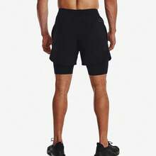 Under Armour Pantalones cortos de running dos en uno para hombre, con forro ligero antiabrasión, abertura, transpirables y con cordón ajustable en la cintura. - Negro - Ver 2