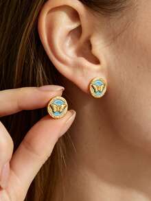 Pendientes de botón con mariposa 3D estilo vintage francés para mujer, diseño de relieve ovalado con borde dorado, múltiples colores disponibles, estilo premium de nicho, accesorio para atuendo de verano - Multicolor - Ver 9
