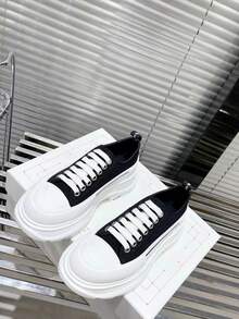 2026 New Men's Casual Sports Shoes, Simple Lace-Up Unisex Thick Sole Canvas Shoes, Low-Top Men's Casual Sports Shoes, Wear-Resistant Boots, McQueen Classic Black & White Colorway - Army Green - View 3