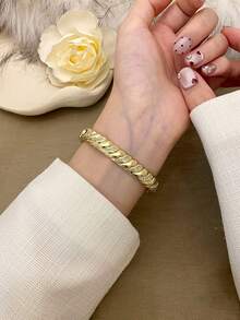 1件小巧金/銀色復古奢華女款手鍊腕錶，時尚極簡優雅石英錶，適合日常配戴，生日禮物 - 金色 - 查看 6