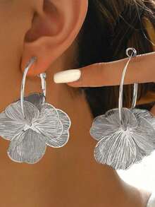 1 Paar zweifarbige, geschichtete Blumen-Creolen, große Blüten-Tropfen-Ohrringe, eleganter Statement-Schmuck für Frauen, geeignet für den täglichen Gebrauch und Partys - Silber - Übersicht 2