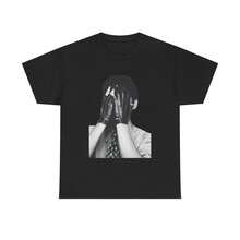 Camiseta con foto de B-t.sss con guantes negros |   Camiseta Vintage con Retrato Noir - Negro - Ver 1