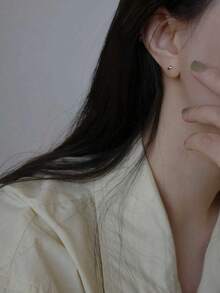 1對S925純銀精緻刻面單顆鋯石耳釘，女款，日常配戴，節日禮物 - 幾何1 - 查看 2