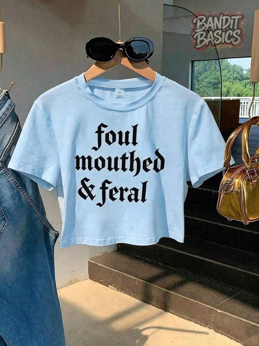 100% Cotton Crop Top T-Shirt With Gothic Lettering Foul Mouthed , On Wooden Hanger, Glasses, Blue Jeans, Indoor Staircase, Vacation Outfitswomen - 淺藍色 - 查看 1