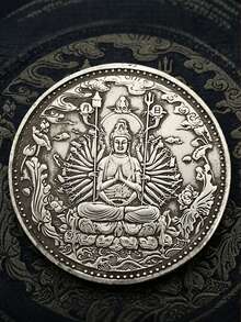 1pc Silver Ancient Coin Collectible Buddhist Thousand-Handed Avalokitesvara Heart Sutra Buddha Statue Auspicious Decor Gift - Multicolor - View 3