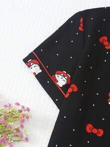 授權款 2 件組女款 Sanrio Hello Kitty 印花翻領短袖鈕扣口袋上衣與蝴蝶結短褲睡衣套裝，居家服適合居家使用 - 黑色 - 查看 4