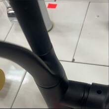 啞光黑柔性彎管廚房水龍頭，雙重防濺水設計，通用水槽龍頭，適用居家蔬菜與餐具清洗 - A - 查看 7
