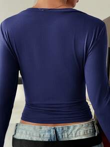Queen Closet 女款秋冬性感休閒 Y2K 修身針織長袖短版 V 領純色 T-shirt，適合日常穿著街頭風 - 藏蓝色 - 查看 2