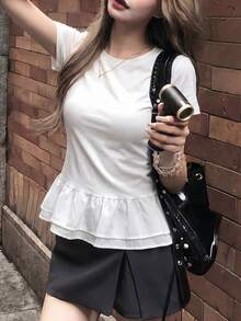 女款白色短袖蕾絲下擺T恤，標準肩寬，圓領，夏季上衣 - 白色 - 查看 1