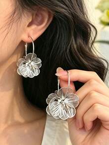 1 Paar zweifarbige, geschichtete Blumen-Creolen, große Blüten-Tropfen-Ohrringe, eleganter Statement-Schmuck für Frauen, geeignet für den täglichen Gebrauch und Partys - Silber - Übersicht 1