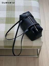 2026 New Pillow Bag Commuter High-End Shoulder Handbag Women's Korean Niche Underarm Bag Small Square Bag (No Pendant Included)