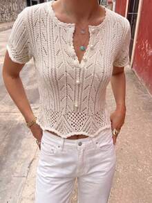 Top tricoté au crochet pour femmes, blouse à manches courtes avec boutons en perles, pull d'été à col en V ajouré et ourlet à volants - Nude - Voir 9